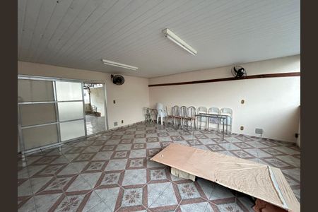 Casa à venda com 204m², 3 quartos e sem vagaÁrea comum - Salão de festas