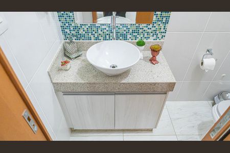 Casa de condomínio à venda com 184m², 3 quartos e 3 vagasLavabo