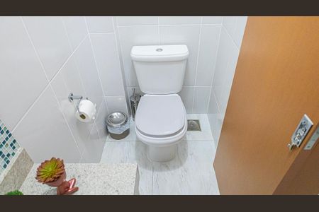 Casa de condomínio à venda com 184m², 3 quartos e 3 vagasLavabo