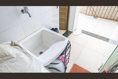 Casa de condomínio à venda com 184m², 3 quartos e 3 vagasÁrea de Serviço