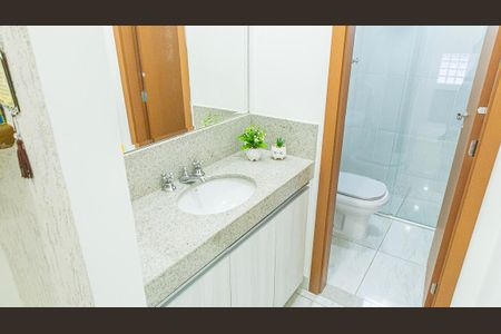 Casa de condomínio à venda com 184m², 3 quartos e 3 vagasBanheiro