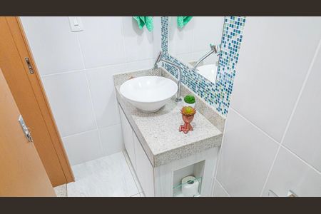 Casa de condomínio à venda com 184m², 3 quartos e 3 vagasLavabo