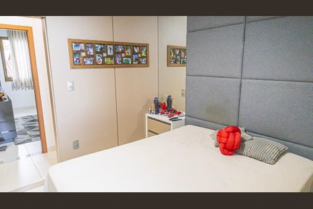 Casa de condomínio à venda com 184m², 3 quartos e 3 vagasQuarto 1/closet / suite