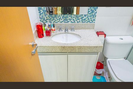 Casa de condomínio à venda com 184m², 3 quartos e 3 vagasSuite