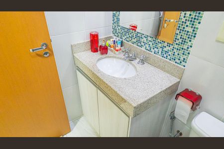 Casa de condomínio à venda com 184m², 3 quartos e 3 vagasSuite