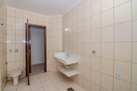 Casa para alugar com 299m², 4 quartos e 4 vagasBanheiro da Suíte 2