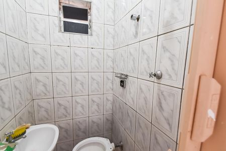 Banheiro de kitnet/studio para alugar com 1 quarto, 28m² em Liberdade, São Paulo