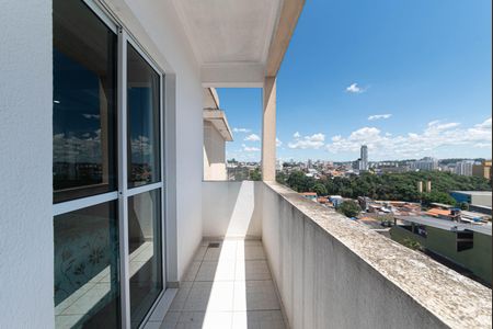 Casa à venda com 600m², 3 quartos e 5 vagas Casa à venda com 600m², 3 quartos e 5 vagasSala de TV - Varanda