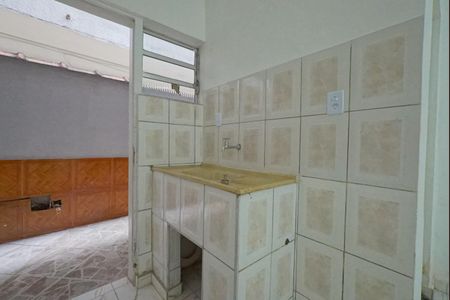 Cozinha de kitnet/studio para alugar com 1 quarto, 28m² em Liberdade, São Paulo