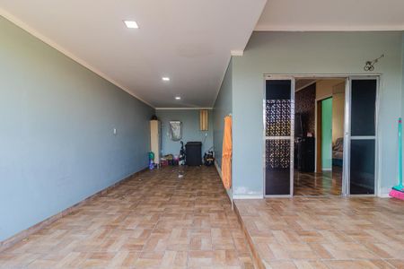 Casa à venda com 110m², 2 quartos e 2 vagas Casa à venda com 110m², 2 quartos e 2 vagasEntrada