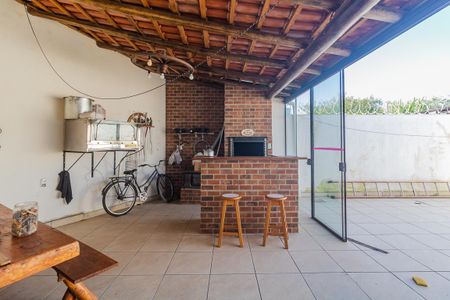 Casa à venda com 110m², 2 quartos e 2 vagas Casa à venda com 110m², 2 quartos e 2 vagasChurrasqueira