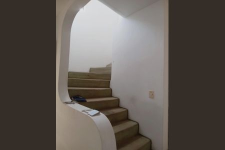 Escada de casa à venda com 3 quartos, 100m² em Vila Sao Paulo, São Paulo