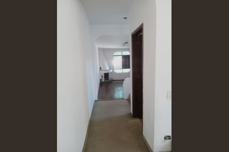 Casa à venda com 100m², 3 quartos e 2 vagasCorredor