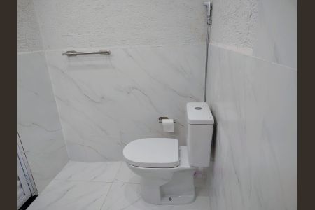Banheiro de casa para alugar com 1 quarto, 30m² em Parque Edu Chaves, São Paulo