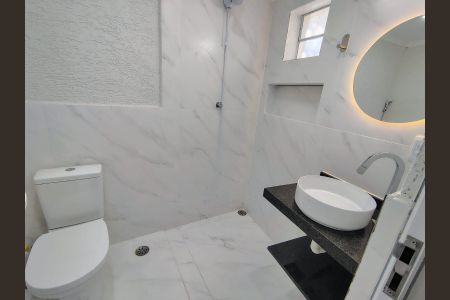 Banheiro de casa para alugar com 1 quarto, 30m² em Parque Edu Chaves, São Paulo