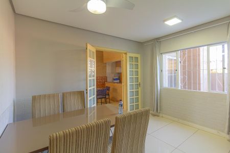 Casa para alugar com 250m², 4 quartos e 3 vagas Casa para alugar com 250m², 4 quartos e 3 vagasCozinha