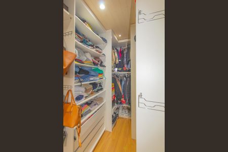 Casa para alugar com 250m², 4 quartos e 3 vagas Casa para alugar com 250m², 4 quartos e 3 vagasCloset da suíte