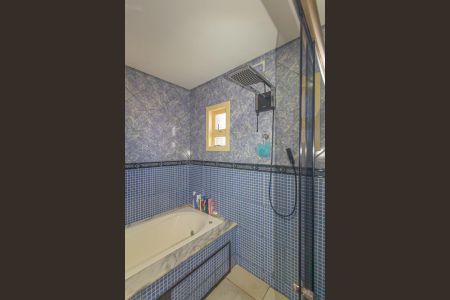 Casa para alugar com 250m², 4 quartos e 3 vagas Casa para alugar com 250m², 4 quartos e 3 vagasBanheiro da Suíte