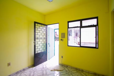 Sala de casa para alugar com 1 quarto, 40m² em Fundos, São Gonçalo
