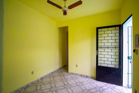 Sala de casa para alugar com 1 quarto, 40m² em Fundos, São Gonçalo