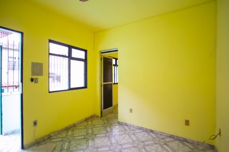 Sala de casa para alugar com 1 quarto, 40m² em Fundos, São Gonçalo