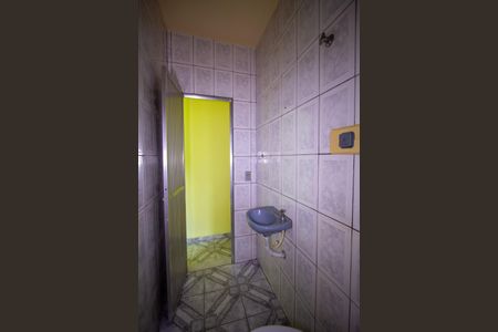 Banheiro de casa para alugar com 1 quarto, 40m² em Fundos, São Gonçalo