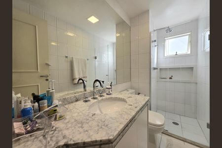 Apartamento à venda com 128m², 3 quartos e 3 vagasBanheiro Social