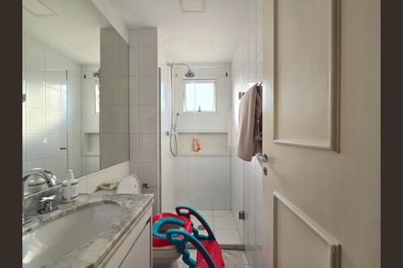 Apartamento à venda com 128m², 3 quartos e 3 vagasBanheiro da Suíte 2