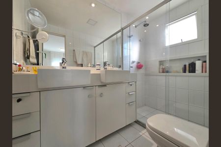 Apartamento à venda com 128m², 3 quartos e 3 vagasBanheiro da Suíte 1