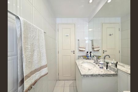 Apartamento à venda com 128m², 3 quartos e 3 vagasBanheiro Social