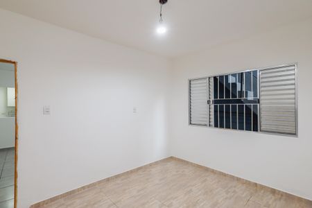 Quarto 1 de casa para alugar com 1 quarto, 50m² em Vila Nova Galvão, São Paulo