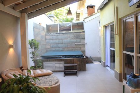 Casa de condomínio para alugar com 173m², 3 quartos e 3 vagasQuintal