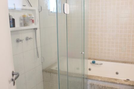 Casa de condomínio para alugar com 173m², 3 quartos e 3 vagasBanheiro