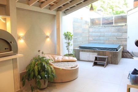 Casa de condomínio para alugar com 173m², 3 quartos e 3 vagasQuintal