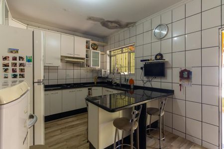 Casa à venda com 280m², 4 quartos e 1 vagaCozinha 