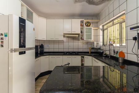 Casa à venda com 280m², 4 quartos e 1 vagaCozinha 
