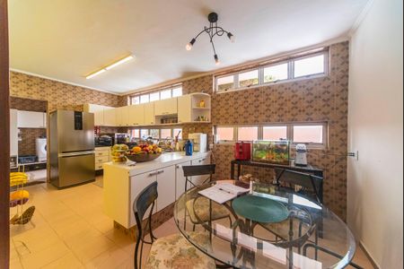 Casa à venda com 270m², 6 quartos e 2 vagasCopa e Cozinha 