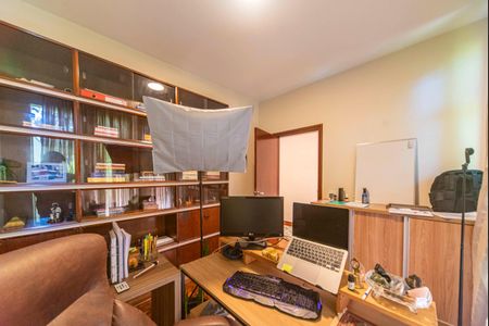 Casa à venda com 270m², 6 quartos e 2 vagasQuarto 1