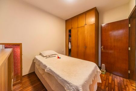 Casa à venda com 270m², 6 quartos e 2 vagasQuarto 5