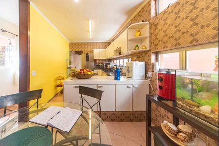 Casa à venda com 270m², 6 quartos e 2 vagasCopa e Cozinha 
