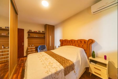 Casa à venda com 270m², 6 quartos e 2 vagasQuarto 4