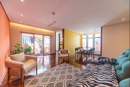 Casa à venda com 270m², 6 quartos e 2 vagasSala