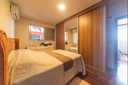 Casa à venda com 270m², 6 quartos e 2 vagasQuarto 4