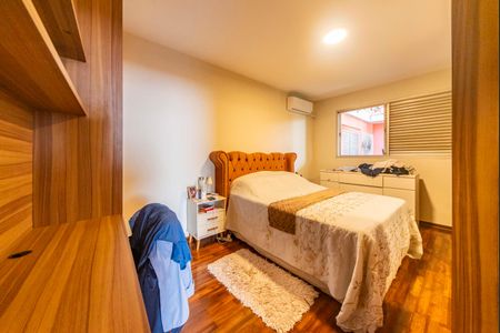 Casa à venda com 270m², 6 quartos e 2 vagasQuarto 4