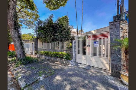 Casa à venda com 270m², 6 quartos e 2 vagasFachada