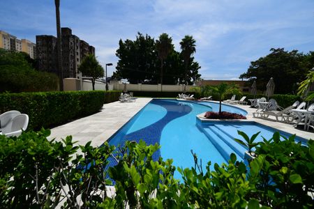 Apartamento para alugar com 80m², 2 quartos e 2 vagasÁrea comum - Piscina