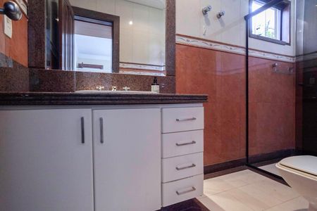 Casa para alugar com 678m², 5 quartos e 6 vagasBanheiro da suíte 2