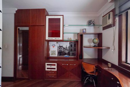 Casa para alugar com 678m², 5 quartos e 6 vagasSuíte 3