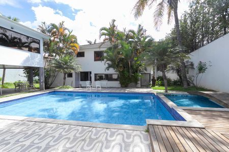 Casa para alugar com 678m², 5 quartos e 6 vagasPiscina