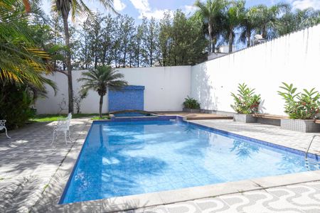 Casa para alugar com 678m², 5 quartos e 6 vagasPiscina